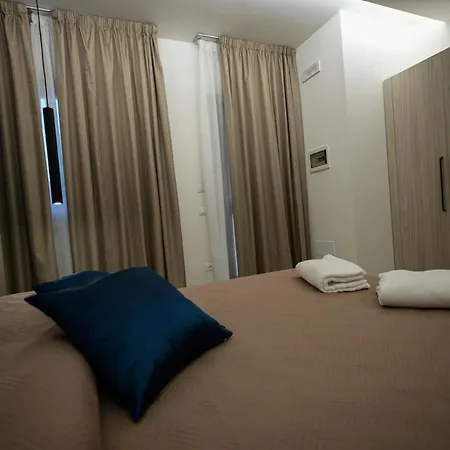 Affittacamere Domus Smeralda 4*