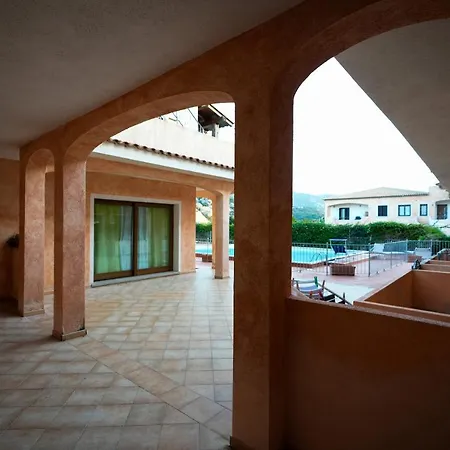 Domus Smeralda בית הארחה 4*